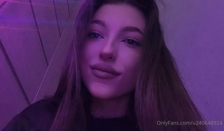 TeenyMouse nude pornstar pics