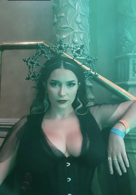 Moriah Lynne exclusive model pic