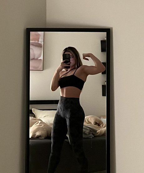 Leoniemontybtw beautiful pornstar pictures