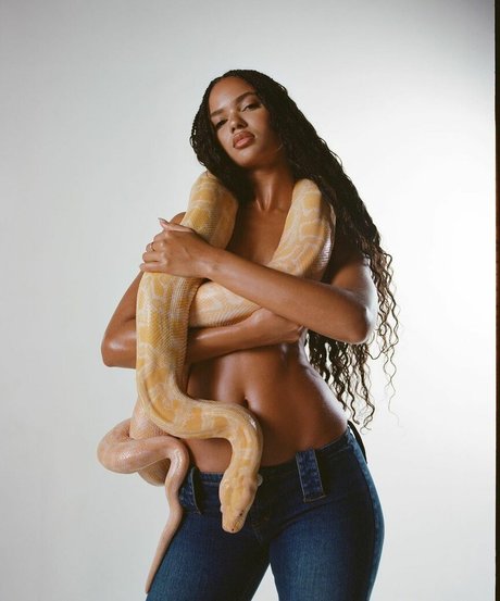 Juliana Nalu star exclusive photos