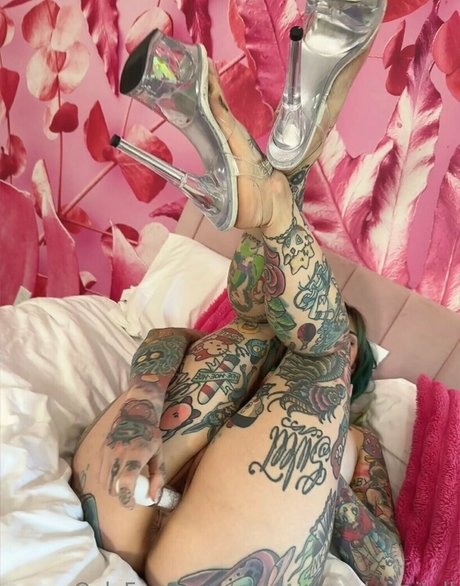 neptuneexplainsitall model nude archive