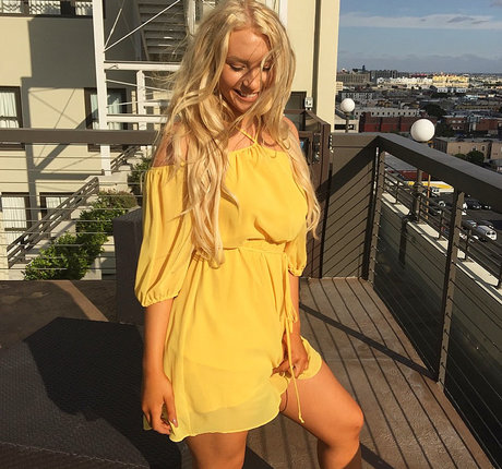 Nikkita Lyons naked model pictures