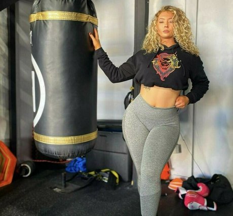 Nikkita Lyons pornstar nudes galleries