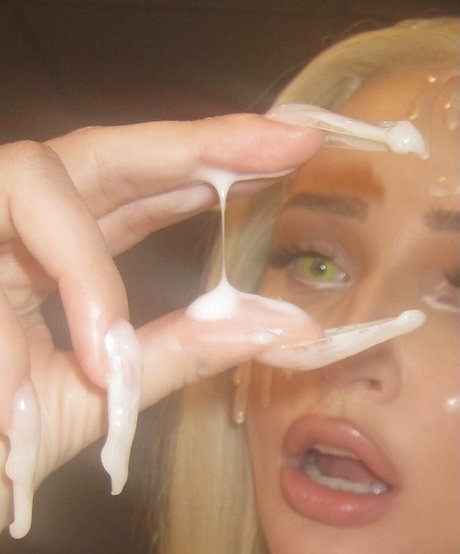 Kim Petras model hot photo