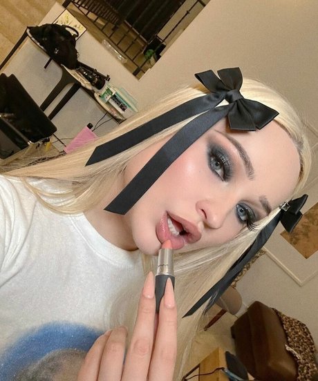 Kim Petras art pornstar pictures