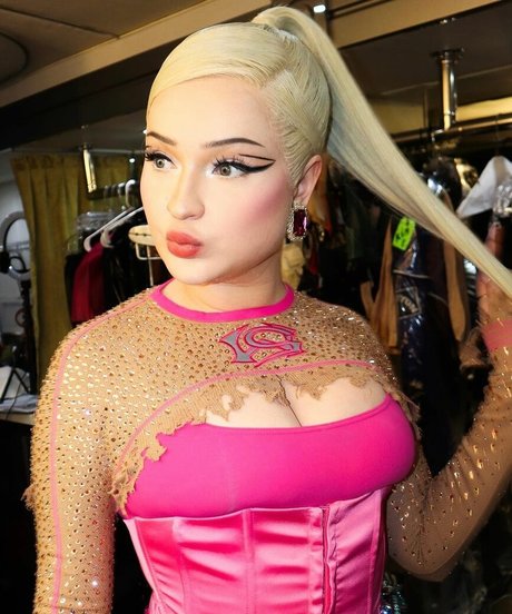 Kim Petras naked actress picture