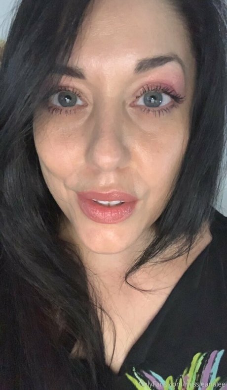 missleanalee nude model pics