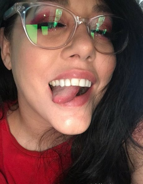 missleanalee model pic