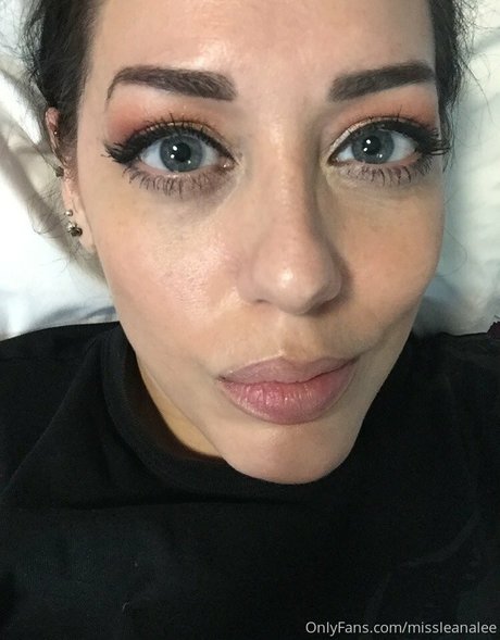 missleanalee art actress pics