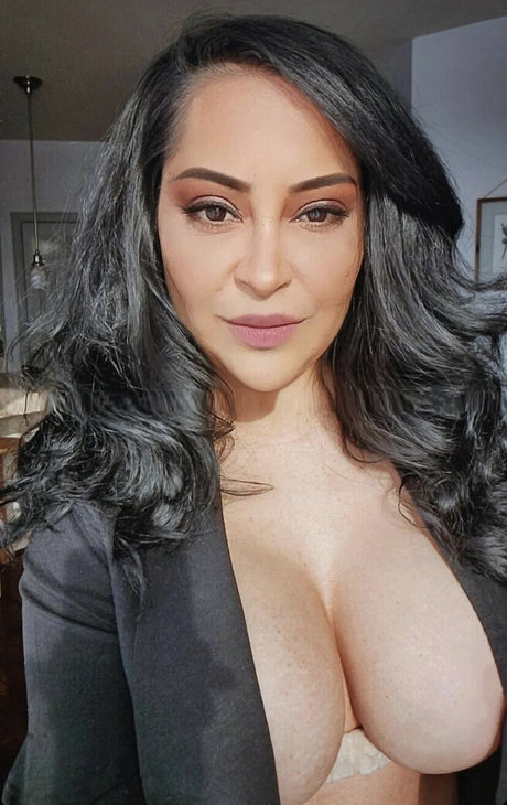 Michelle Miele exclusive actress images