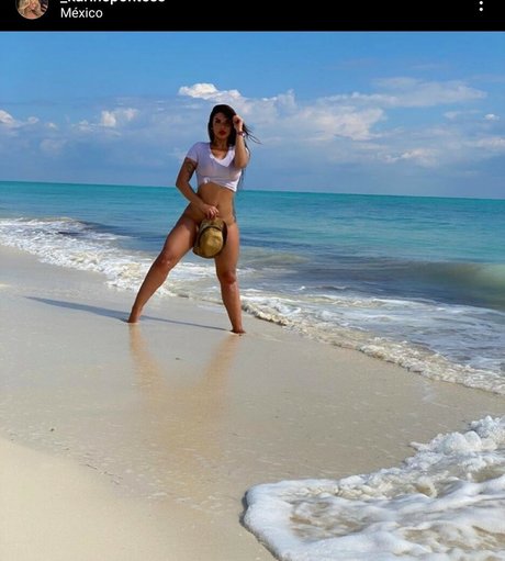 Karine Pontes star naked photo