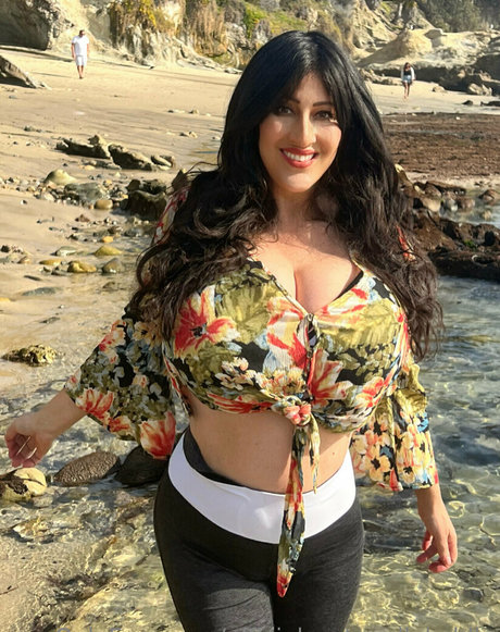 official antonellakahllo hot actress images