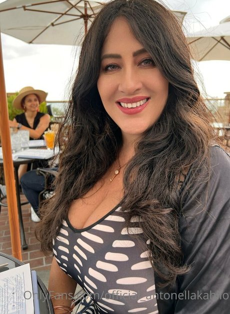 official antonellakahllo high quality model photos