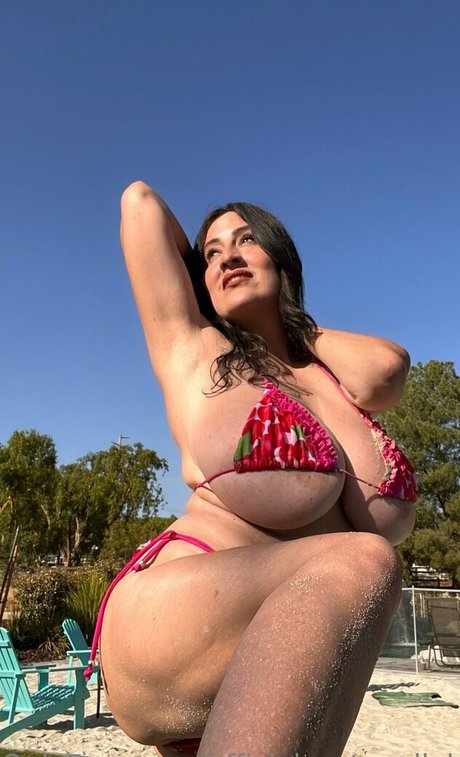 official antonellakahllo star top pic