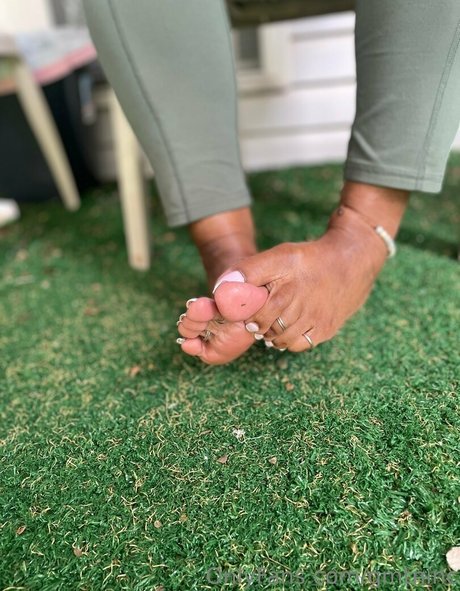 hairy armpits onlyfans beautiful picture