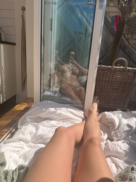 mommy onlyfans sexy naked image