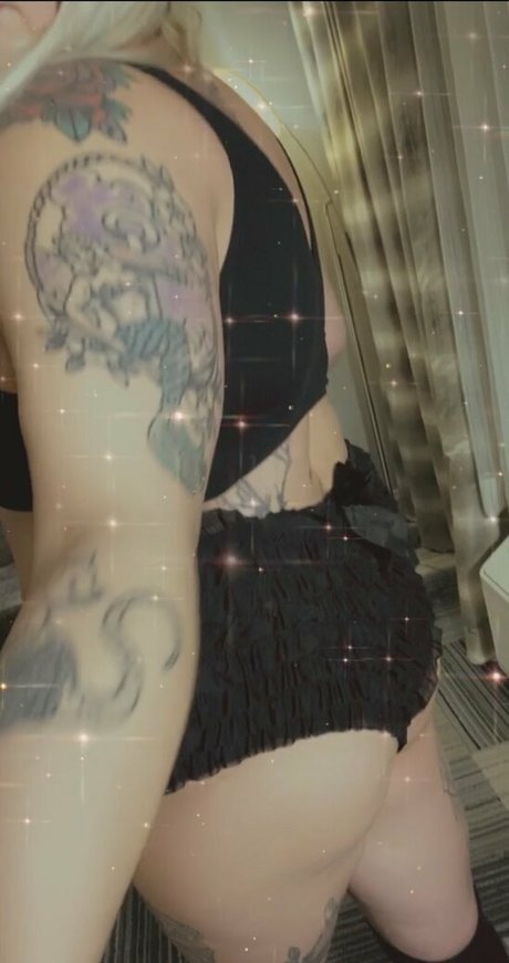 inkedshyvixen sexy pornstar pictures