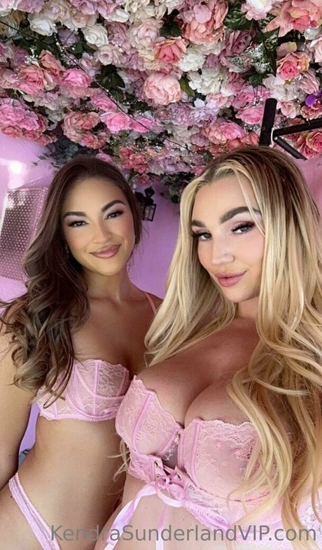 KendraSunderland star pics