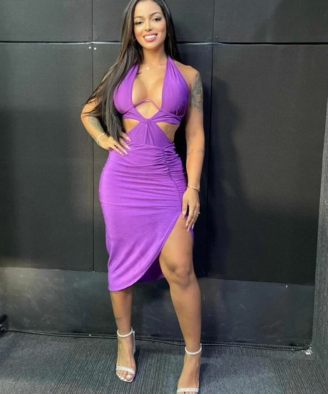 Stephanie Silveira model perfect pictures