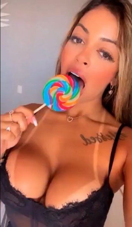 Stephanie Silveira pretty star pictures