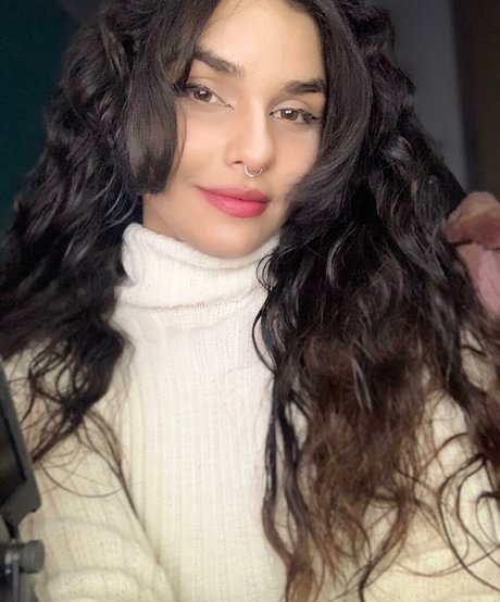 Robertinha model exclusive archive