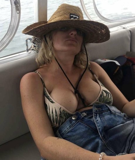 ebony smoking onlyfans free naked picture