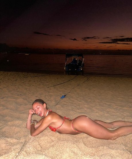 milliemiless naked model photo