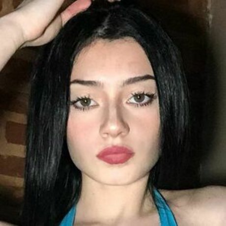 CharlotteMiills model perfect pictures