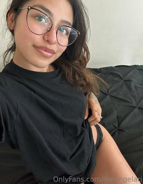 theangelari pretty pornstar gallery