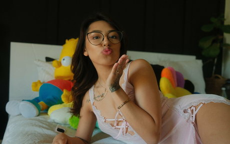 theangelari free actress pic