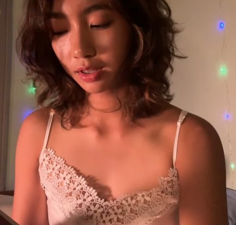 Moon Blitz Asmr sexy pornstar image