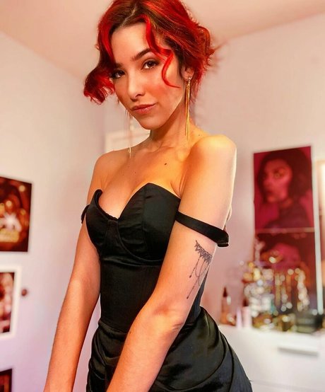 ASMR Glow pornstar sexy pic