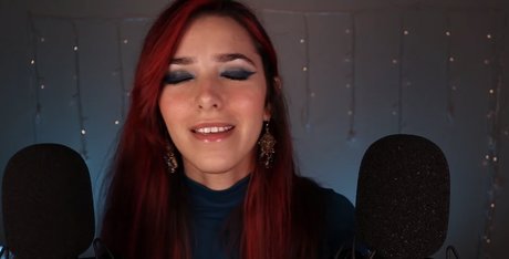 ASMR Glow sexy model img