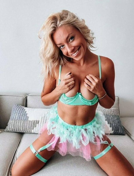 lola redly Photo Gallery