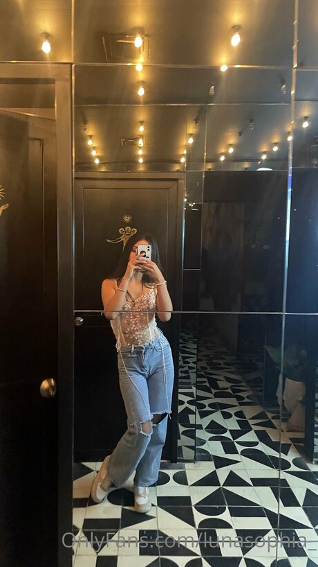 lunasophia_ model high quality images