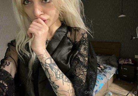 blonde muscle onlyfans xxx images