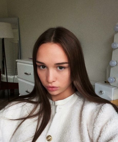 Diana Shurygina model nude images