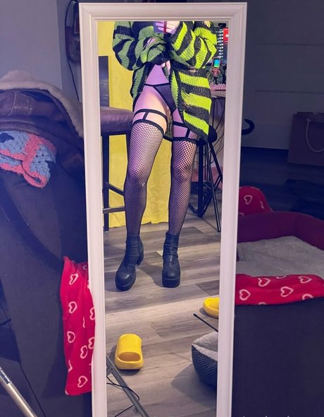 small onlyfans top picture