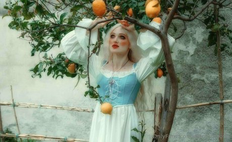 elara moonq hd star archive