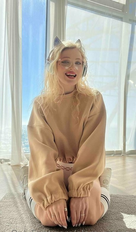 elara moonq pornstar exclusive image