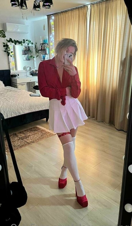 elara moonq naked star pics