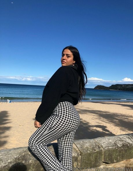 blonde babe onlyfans sexy pic