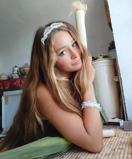 Anthea Bertrand star perfect pics