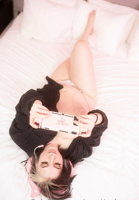 smutty bunny hd model pictures