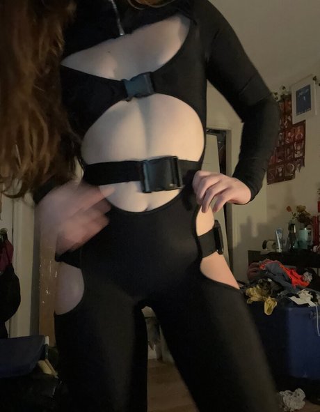 Thqtty model top picture