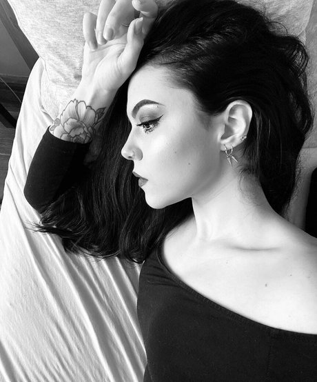 Violet Orlandi model xxx photos