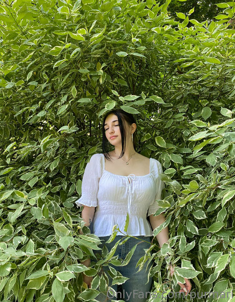 purmari model free images