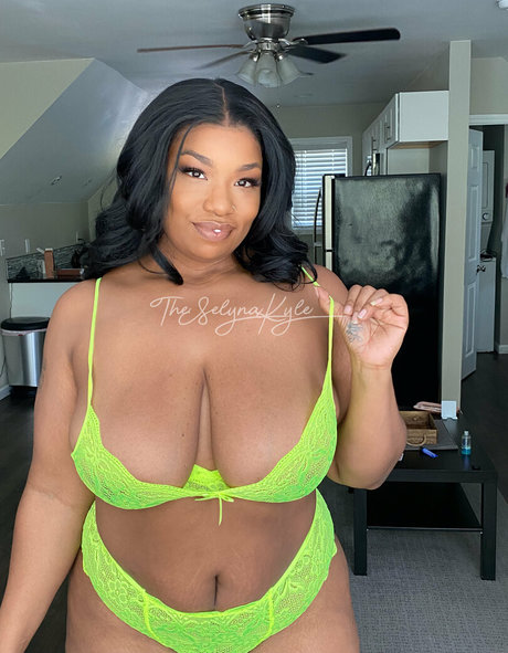 selynakylexoxo nice actress img