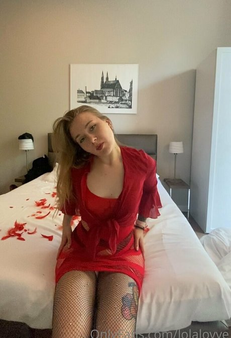 lolalovve model nudes photos