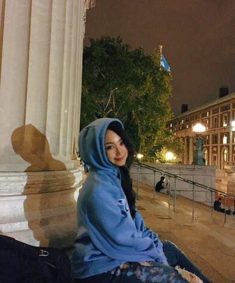 Dajinism model adult images